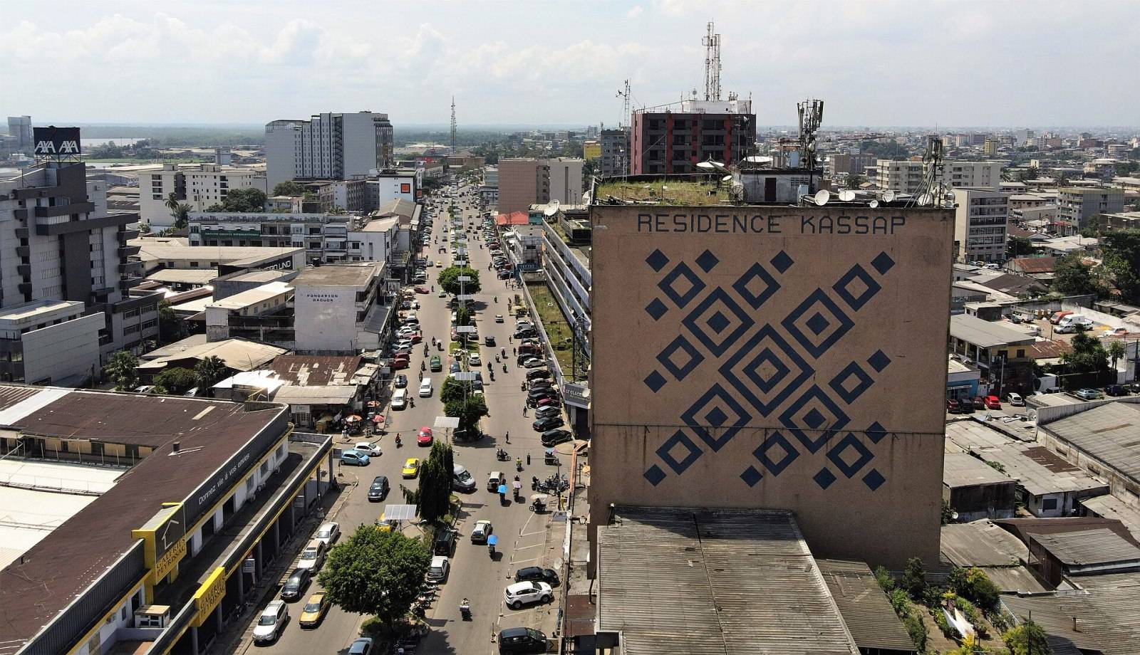 Vue aérienne du boulevard de la Liberté, dans le centre de Douala, au Cameroun