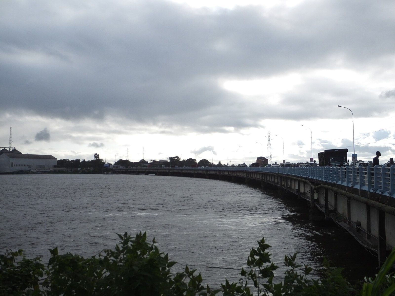 Le pont sur le Wouri à Douala